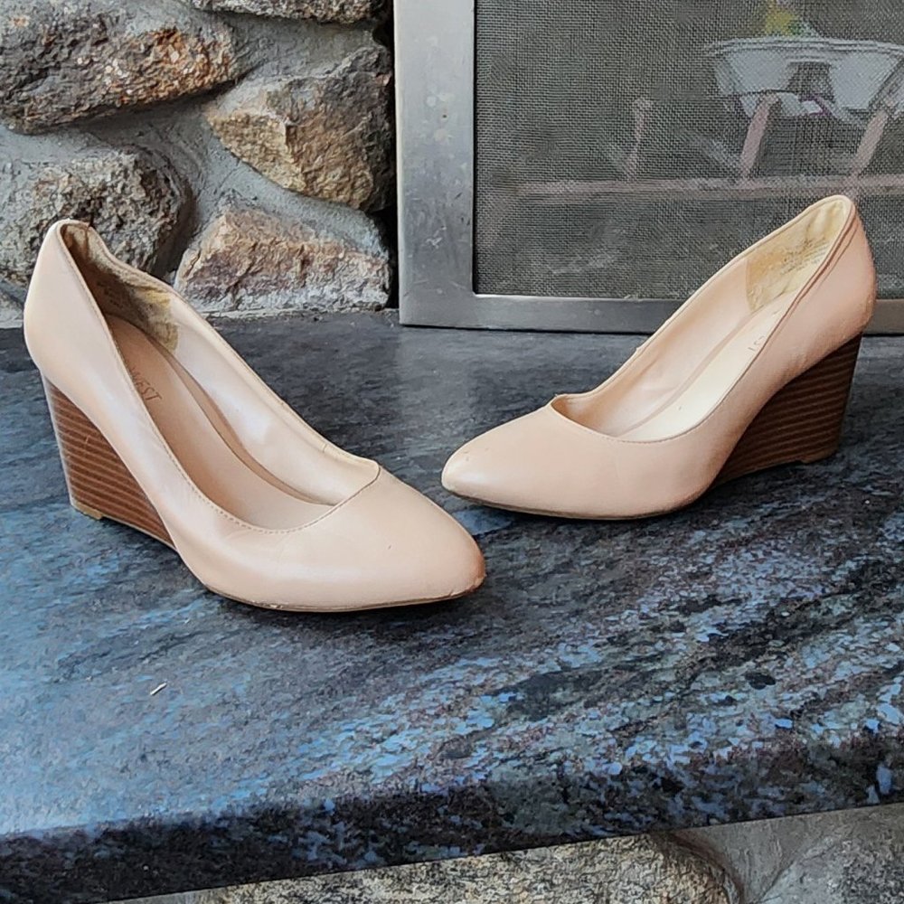 Nine West Cream/Brown Wedge Pump Size 5.5